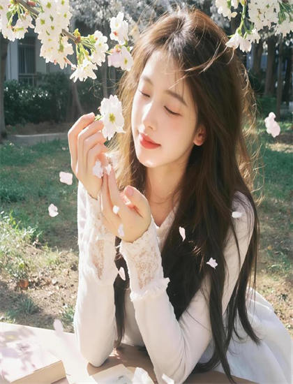 《花与蛇究极绳调教》服装道具独立解析：时代还原与细节设计评价